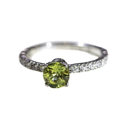 Bague en acier sertie de diamants